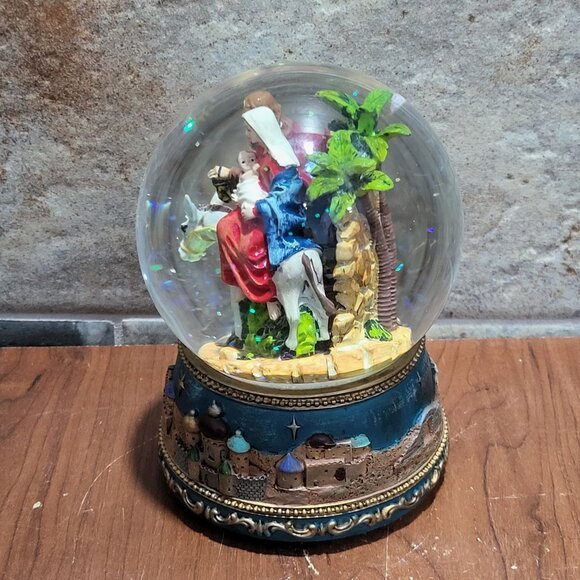 Nativity Scene Water Globe Music Box Plays Silent Night - Picture 6 of 10